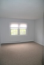 12 Saint James Pl, Unit 813 in Nashua, NH - Building Photo - Building Photo