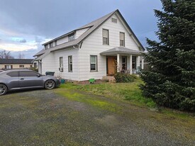 403 De Barr Ave in Medford, OR - Building Photo