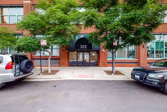 312 N May St, Unit 5G in Chicago, IL - Building Photo