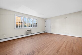 340 Charter Oak St, Unit A in Manchester, CT - Building Photo - Building Photo