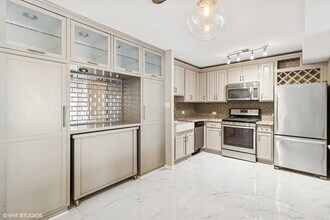 230 E Ontario St in Chicago, IL - Building Photo - Building Photo