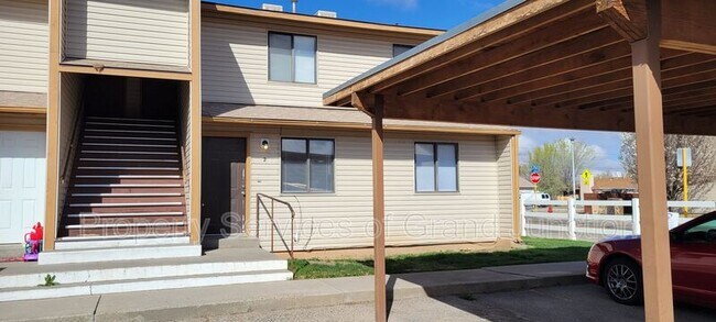 property at 1102 E Carolina Ave