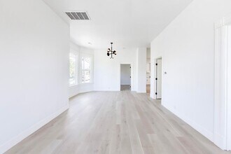 6528 Raymond St in Oakland, CA - Building Photo - Building Photo