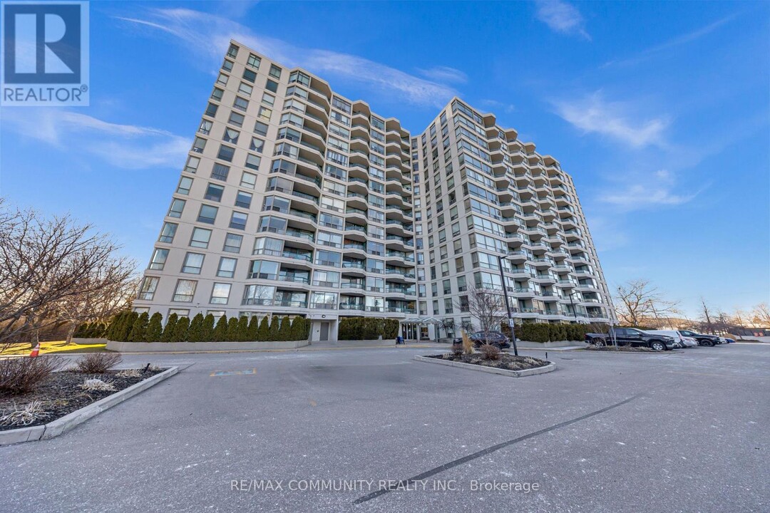 4727-4727 Sheppard Ave E in Toronto, ON - Building Photo
