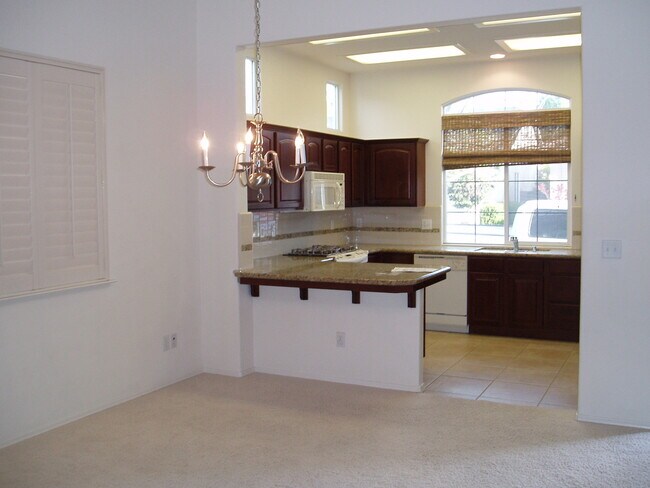 626 W Lisbon Ln in Clovis, CA - Building Photo - Building Photo