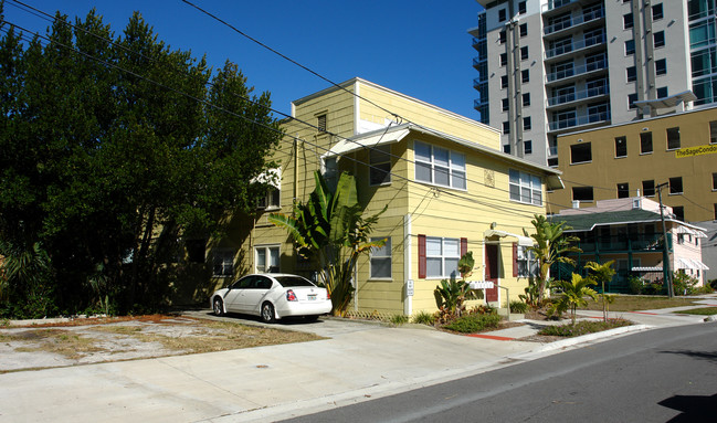 445 Delmar Ter S in St. Petersburg, FL - Foto de edificio - Building Photo