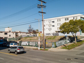 749 S Gramercy Dr in Los Angeles, CA - Foto de edificio - Building Photo