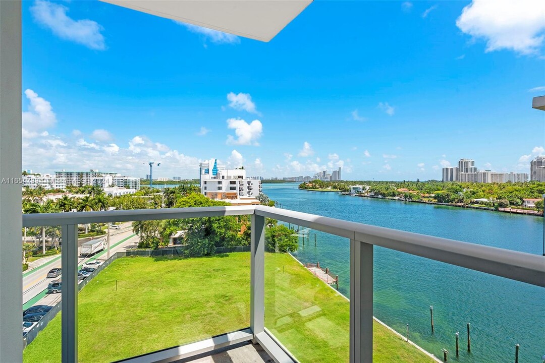 9901 E Bay Harbor Dr, Unit 503 in Bay Harbor Islands, FL - Foto de edificio