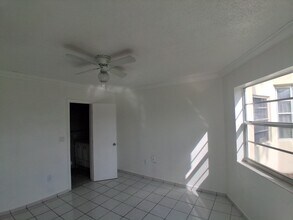1605 NE Miami Gardens Dr in Miami, FL - Building Photo - Building Photo