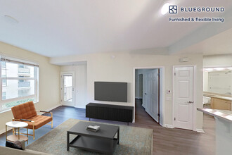 1099 Admiral Ct, Unit FL2-ID4018A in San Bruno, CA - Foto de edificio - Building Photo