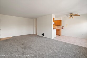 80 Manchester Ct in Freehold, NJ - Building Photo - Building Photo