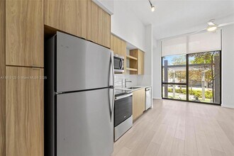 555 NE 8th St, Unit 0112 in Fort Lauderdale, FL - Building Photo - Building Photo