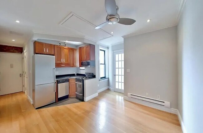 248 Mott St, Unit 9 in New York, NY - Building Photo - Building Photo