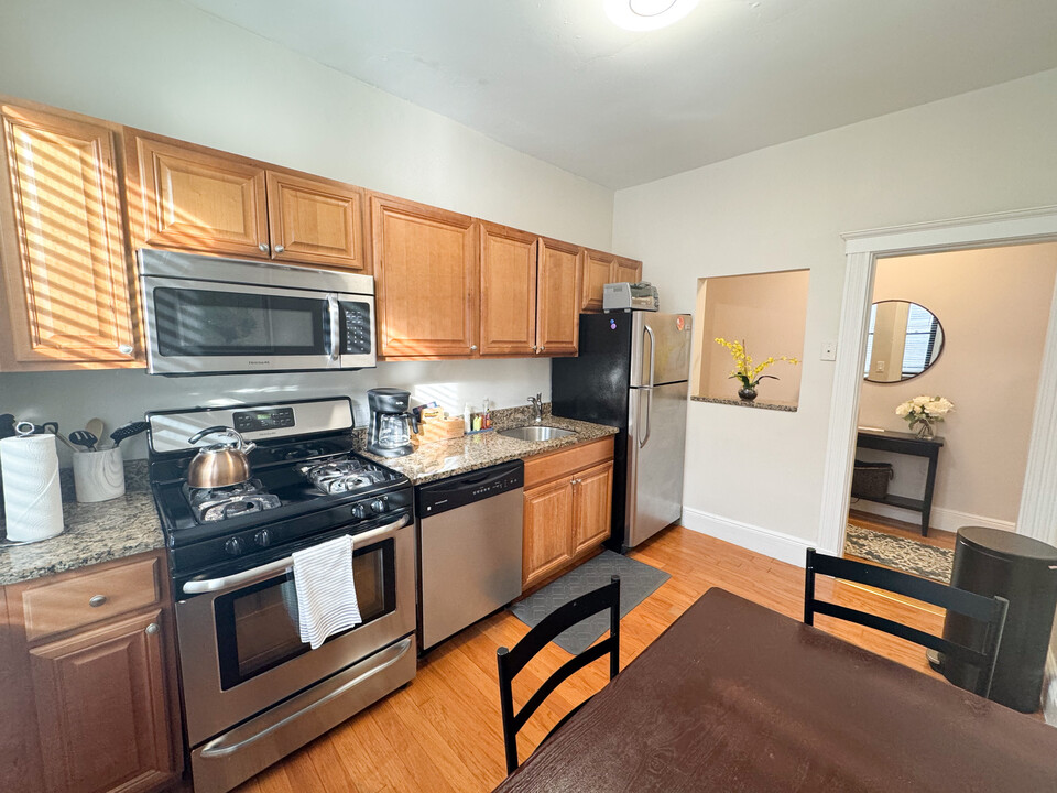 39 Mount Hood Rd, Unit 2 BED Very CLEAN in Boston, MA - Building Photo