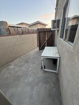 13564 Sunburst St in Arleta, CA - Foto de edificio - Building Photo