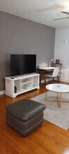 630 Calvert St, Unit #207 in Charlotte, NC - Foto de edificio - Building Photo