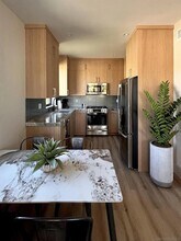 8168 Paseo Del Ocaso in San Diego, CA - Foto de edificio - Building Photo