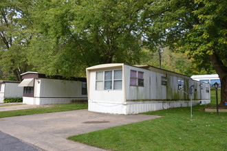 Wayne MHC in Oregonia, OH - Foto de edificio - Building Photo