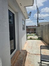 375 W 56th St in Hialeah, FL - Building Photo - Building Photo