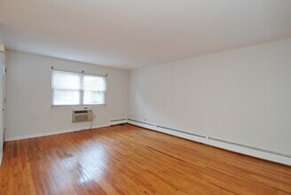 77 Webb Ave in Stamford, CT - Building Photo - Building Photo