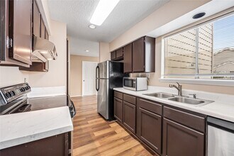 6701 Sands Point Dr in Houston, TX - Building Photo - Building Photo