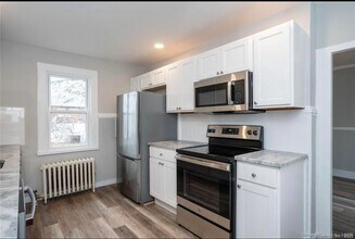 50 House St in Glastonbury, CT - Building Photo - Building Photo