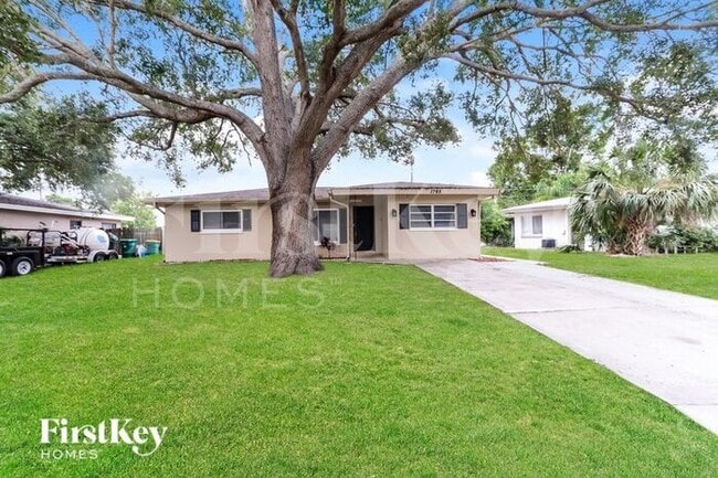 property at 1795 Suffolk Dr