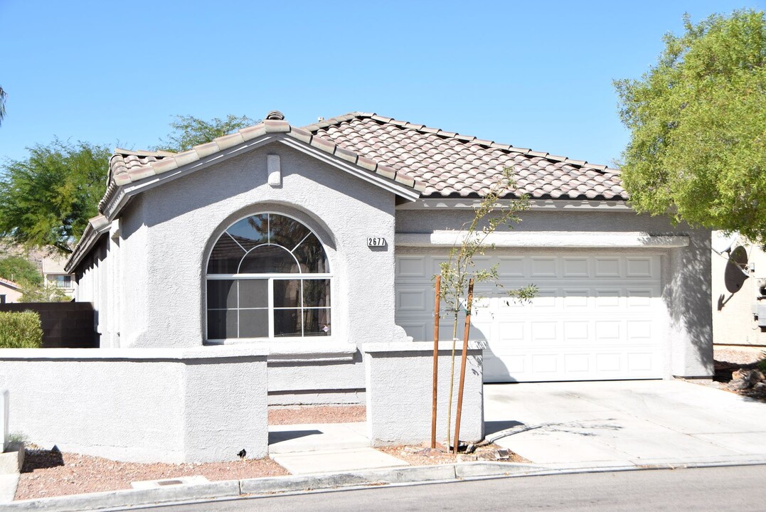 2677 Chantemar St in Las Vegas, NV - Foto de edificio