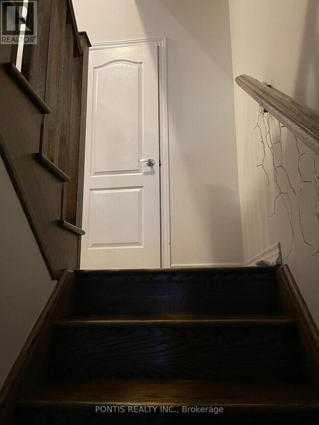 3038 Postridge Dr in Oakville, ON - Building Photo - Building Photo