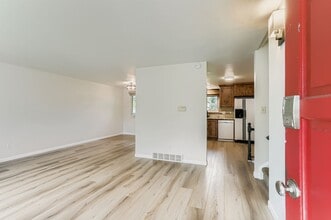 577 Hilltop St in Longmont, CO - Building Photo - Building Photo