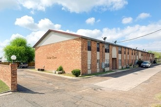 Heritage Manor in Mission, TX - Building Photo - Building Photo