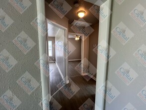 214 W Kittyhawk Dr in Midwest City, OK - Building Photo - Building Photo