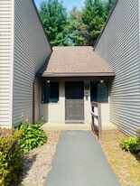 507 Twin Circle Dr in South Windsor, CT - Building Photo