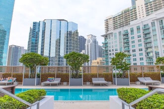 1300 Brickell Bay Dr in Miami, FL - Building Photo - Building Photo