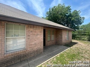 7639 Windsor Oaks in San Antonio, TX - Building Photo