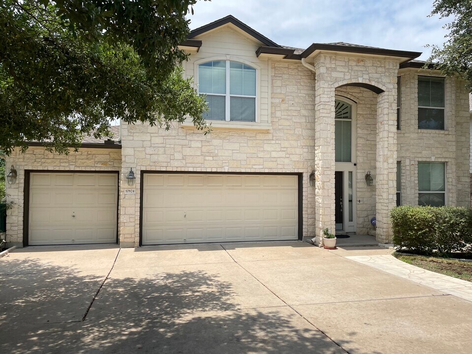 10824 Quarry Oaks Trail in Austin, TX - Building Photo