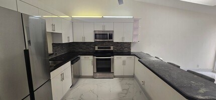 5161 NW 11th Ln in Deerfield Beach, FL - Foto de edificio - Building Photo