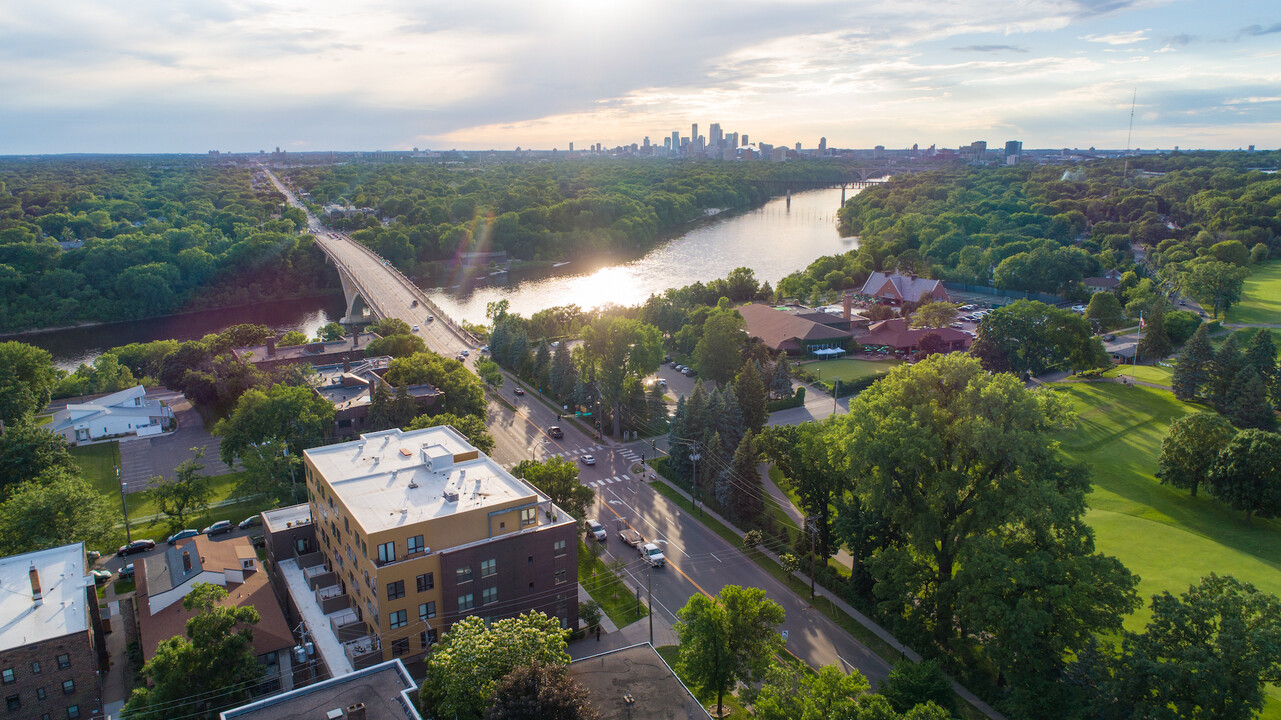 EastRiver Apartments in St. Paul, MN - Building Photo