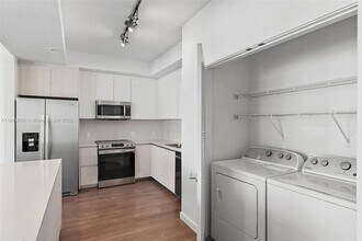 1500 Bay Rd in Miami Beach, FL - Building Photo - Building Photo