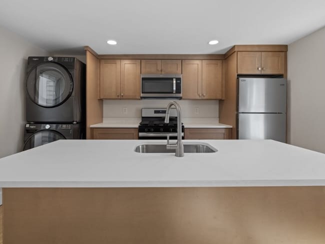 40 Cedar St in Wellesley, MA - Foto de edificio - Building Photo