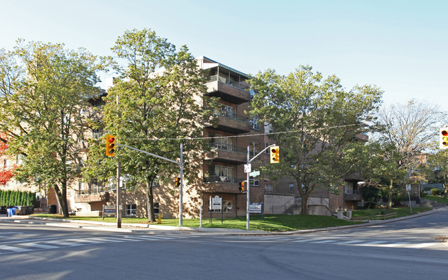 655 Briar Hill Ave in Toronto, ON - Building Photo - Building Photo