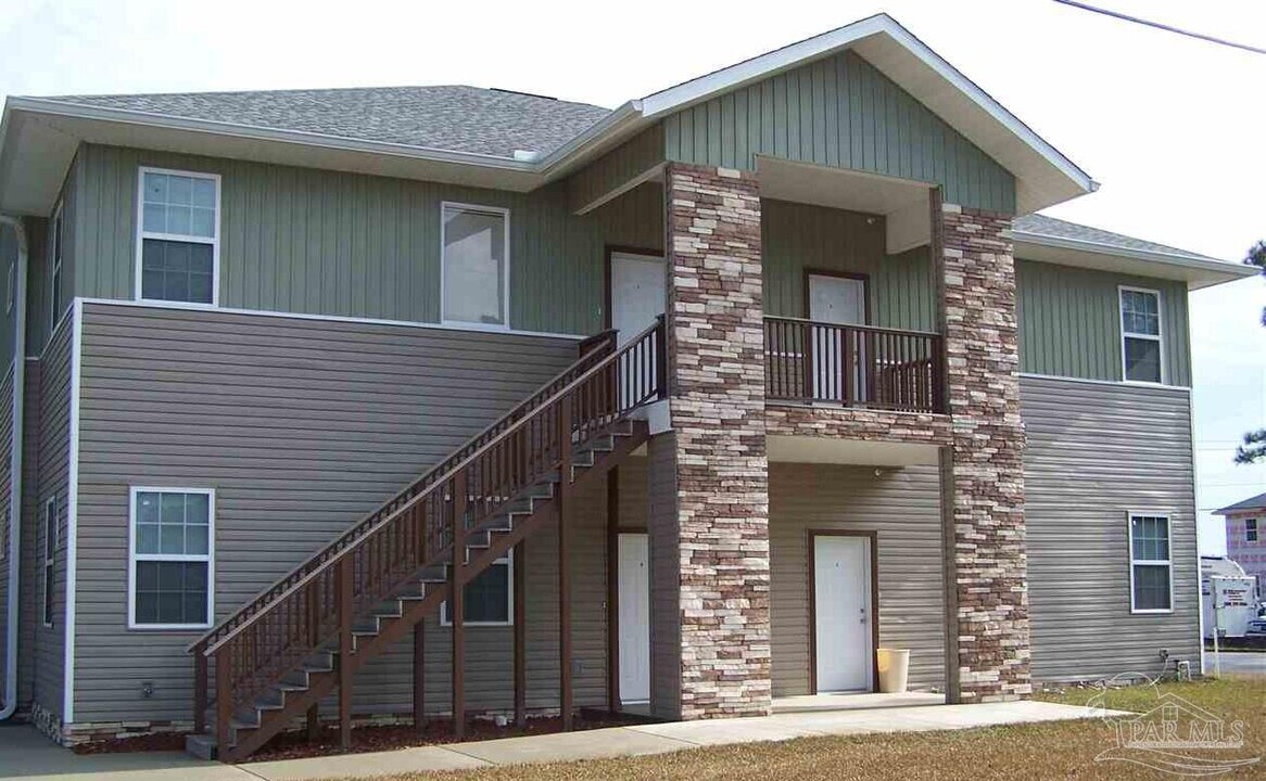 7071 Lake Joanne Dr in Pensacola, FL - Building Photo