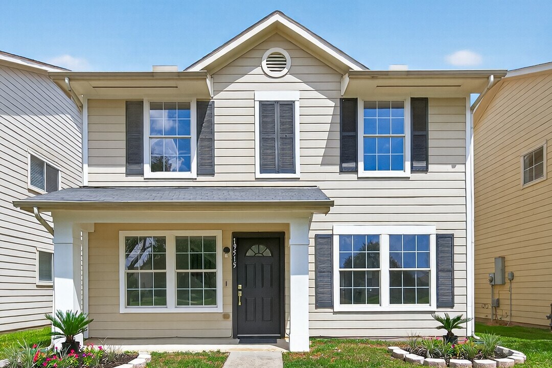 19515 Fletcher Way Dr in Houston, TX - Building Photo