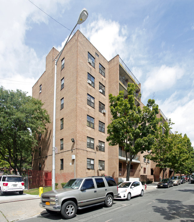 Locust Apartments in Bronx, NY - Building Photo