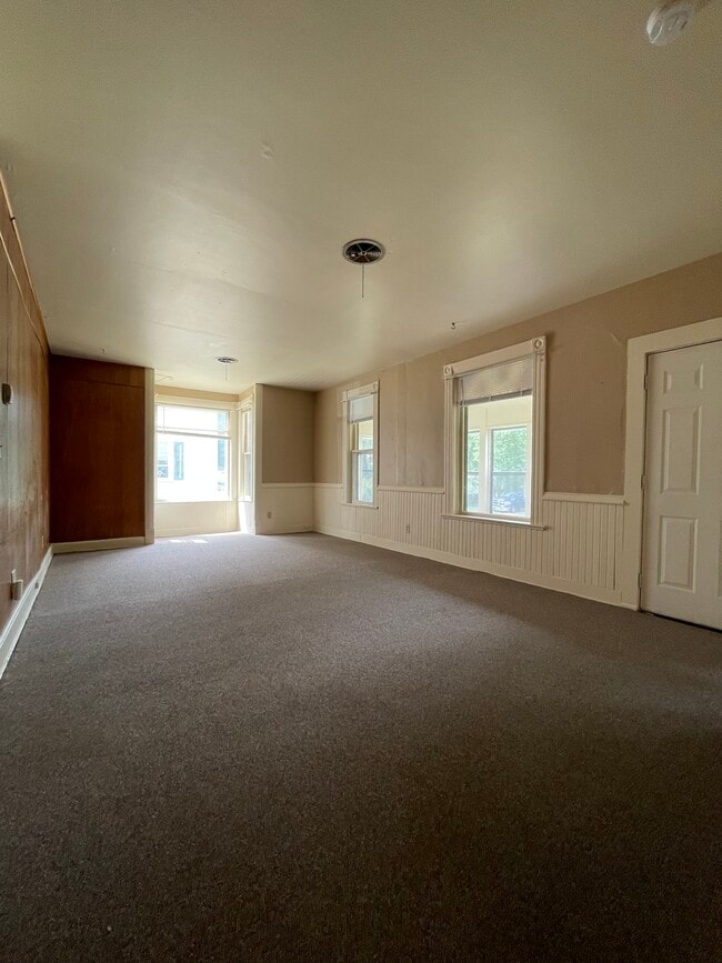 1023 E Grand Ave, Unit 1023 in Eau Claire, WI - Building Photo - Building Photo