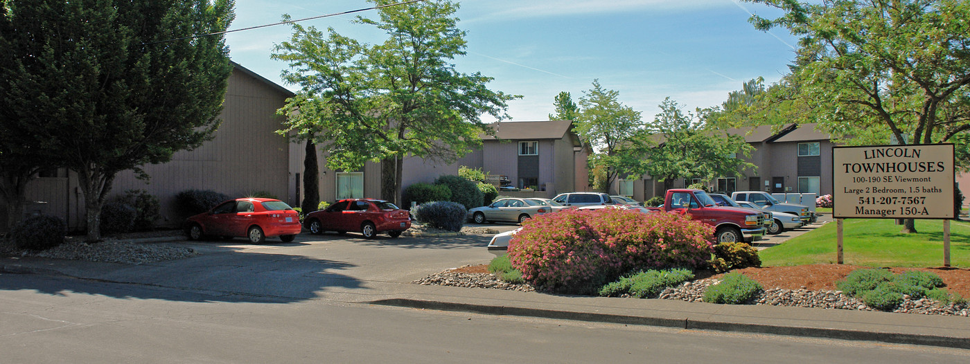 Lincoln Townhouses in Corvallis, OR - Foto de edificio