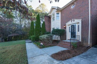 4648 Calumet Cir NW in Duluth, GA - Foto de edificio - Building Photo