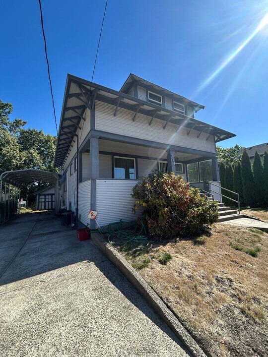 714 NE Ford St in McMinnville, OR - Building Photo