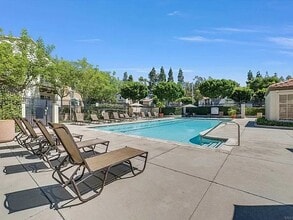 155 N Cross Creek Rd, Unit A in Orange, CA - Building Photo - Building Photo