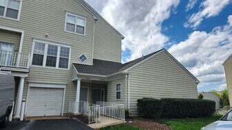 6333 Eagle Ridge Ln in Alexandria, VA - Building Photo